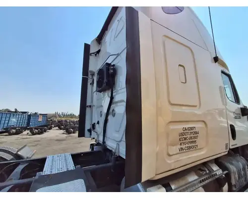 FREIGHTLINER Cascadia 125 CabSleeper Fairing