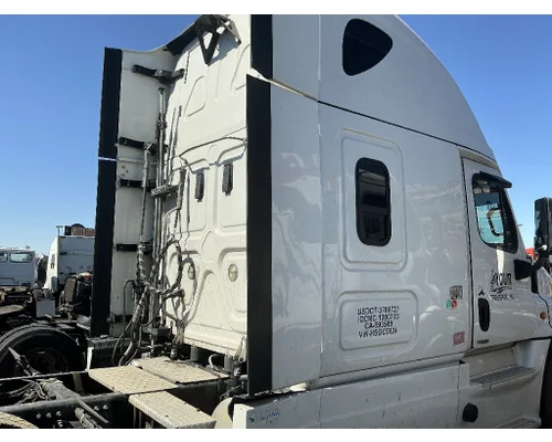 FREIGHTLINER Cascadia 125 CabSleeper Fairing