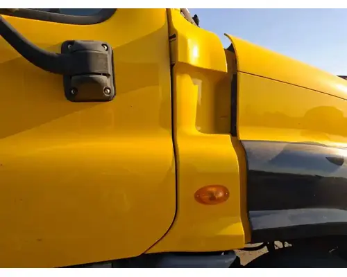 FREIGHTLINER Cascadia 125 Cowl