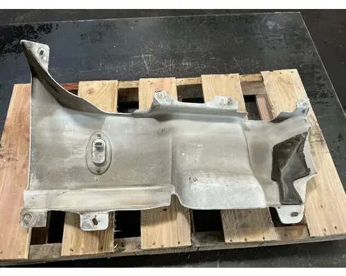 FREIGHTLINER Cascadia 125 Cowl