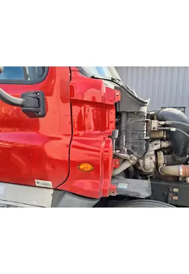 FREIGHTLINER Cascadia 125 Cowl