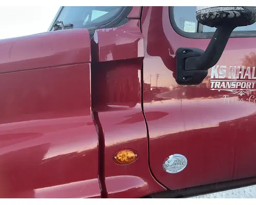 FREIGHTLINER Cascadia 125 Cowl