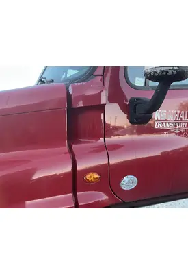 FREIGHTLINER Cascadia 125 Cowl