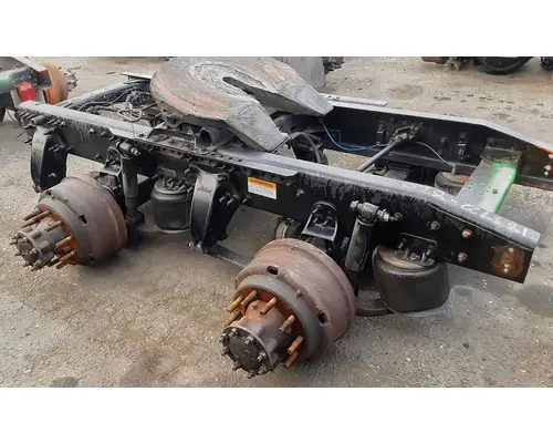 FREIGHTLINER Cascadia 125 Cutoff Tandem Axle