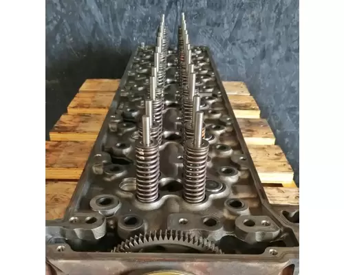 FREIGHTLINER Cascadia 125 Cylinder Head