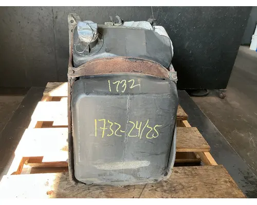 FREIGHTLINER Cascadia 125 DEF Tank