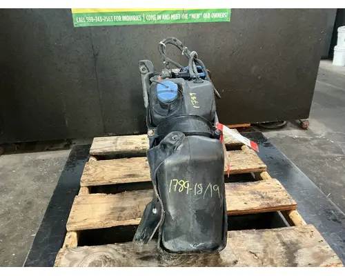 FREIGHTLINER Cascadia 125 DEF Tank