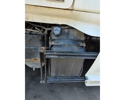 FREIGHTLINER Cascadia 125 DEF Tank