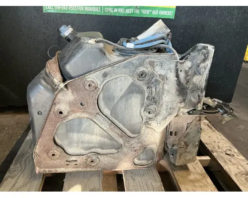 FREIGHTLINER Cascadia 125 DEF Tank