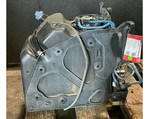 FREIGHTLINER Cascadia 125 DEF Tank