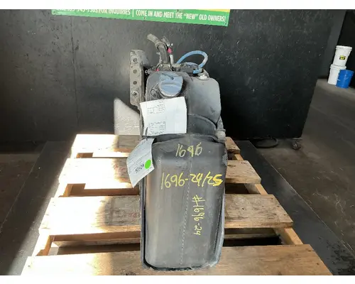 FREIGHTLINER Cascadia 125 DEF Tank