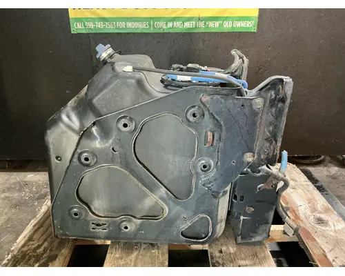 FREIGHTLINER Cascadia 125 DEF Tank