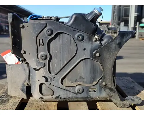 FREIGHTLINER Cascadia 125 DEF Tank