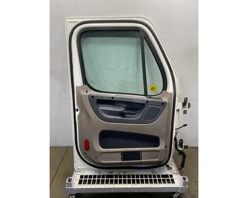 FREIGHTLINER Cascadia 125 Door Assembly, Front