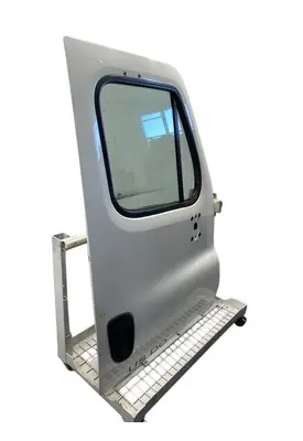 FREIGHTLINER Cascadia 125 Door Assembly, Front