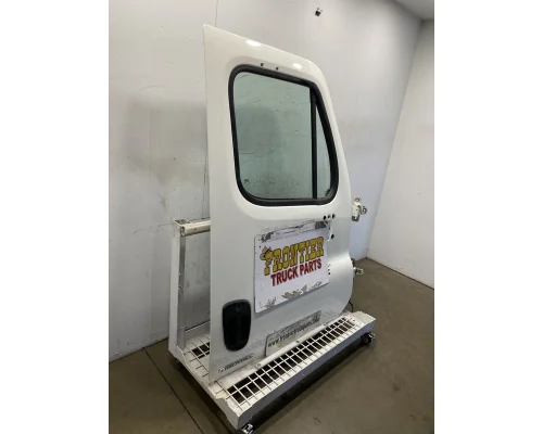 FREIGHTLINER Cascadia 125 Door Assembly, Front