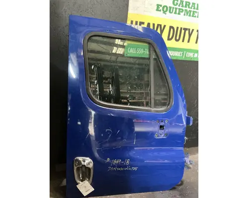 FREIGHTLINER Cascadia 125 Door Assembly, Front