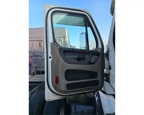 FREIGHTLINER Cascadia 125 Door Assembly, Front