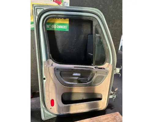 FREIGHTLINER Cascadia 125 Door Assembly, Front