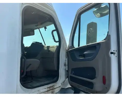 FREIGHTLINER Cascadia 125 Door Assembly, Front