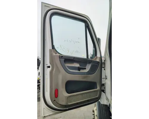 FREIGHTLINER Cascadia 125 Door Assembly, Front