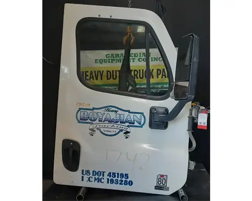 FREIGHTLINER Cascadia 125 Door Assembly, Front