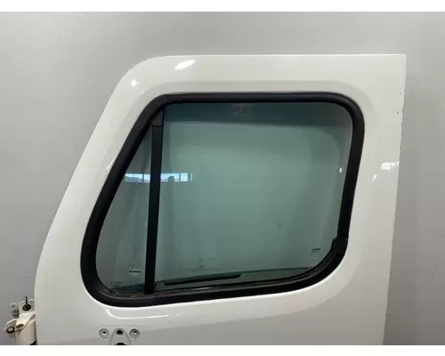 FREIGHTLINER Cascadia 125 Door
