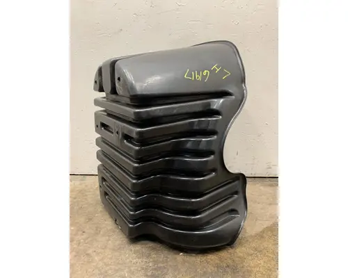 FREIGHTLINER Cascadia 125 Fender Extension