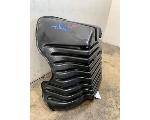 FREIGHTLINER Cascadia 125 Fender Extension