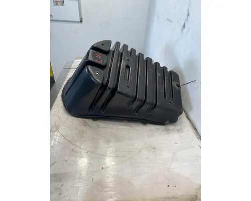 FREIGHTLINER Cascadia 125 Fender Extension