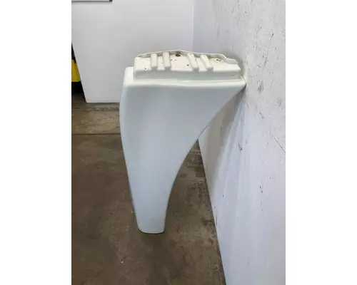 FREIGHTLINER Cascadia 125 Fender Extension