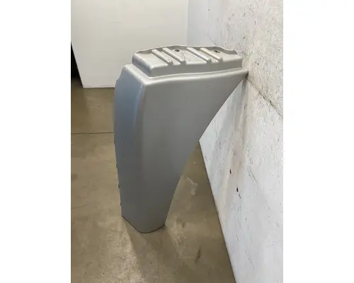 FREIGHTLINER Cascadia 125 Fender Extension