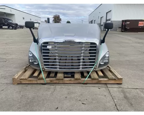 FREIGHTLINER Cascadia 125 Hood