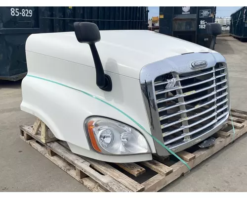 FREIGHTLINER Cascadia 125 Hood