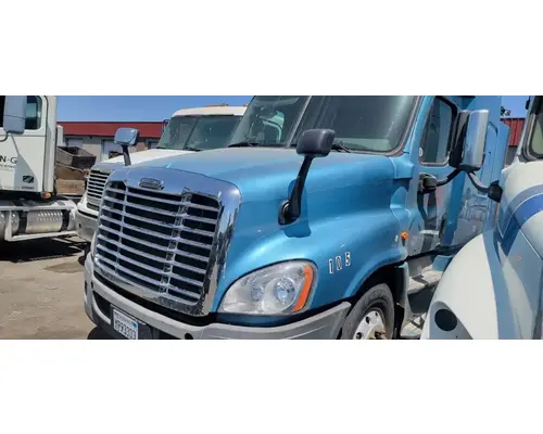 FREIGHTLINER Cascadia 125 Hood