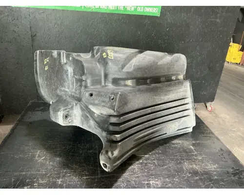 FREIGHTLINER Cascadia 125 Inner Fender