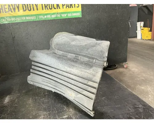 FREIGHTLINER Cascadia 125 Inner Fender