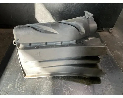 FREIGHTLINER Cascadia 125 Inner Fender