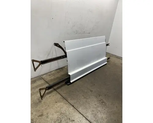 FREIGHTLINER Cascadia 125 Side Fairing