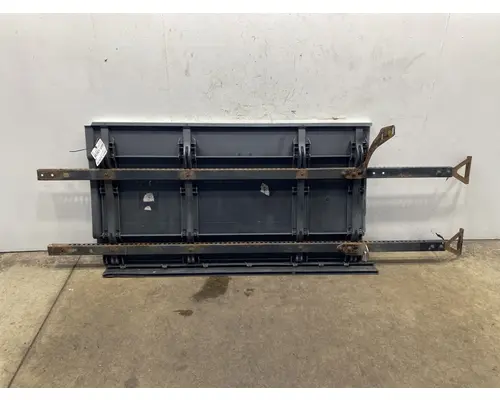 FREIGHTLINER Cascadia 125 Side Fairing