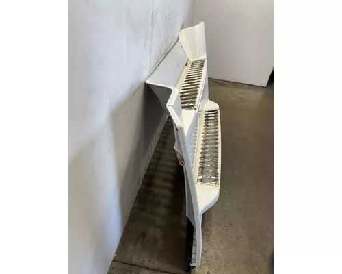 FREIGHTLINER Cascadia 125 Side Fairing