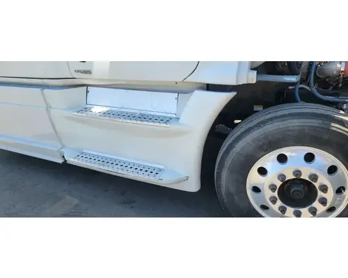 FREIGHTLINER Cascadia 125 Side Fairing