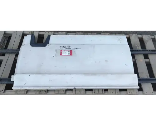 FREIGHTLINER Cascadia 125 Side Fairing
