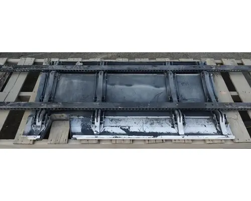 FREIGHTLINER Cascadia 125 Side Fairing