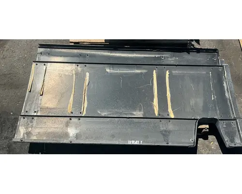 FREIGHTLINER Cascadia 125 Side Fairing