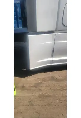 FREIGHTLINER Cascadia 125 Side Fairing