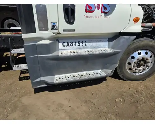 FREIGHTLINER Cascadia 125 Side Fairing
