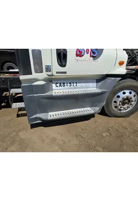 FREIGHTLINER Cascadia 125 Side Fairing