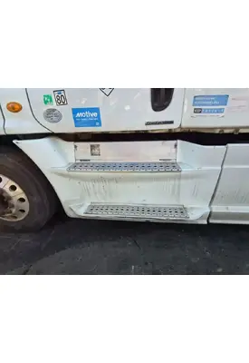 FREIGHTLINER Cascadia 125 Side Fairing