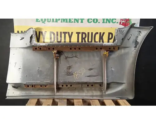 FREIGHTLINER Cascadia 125 Side Fairing